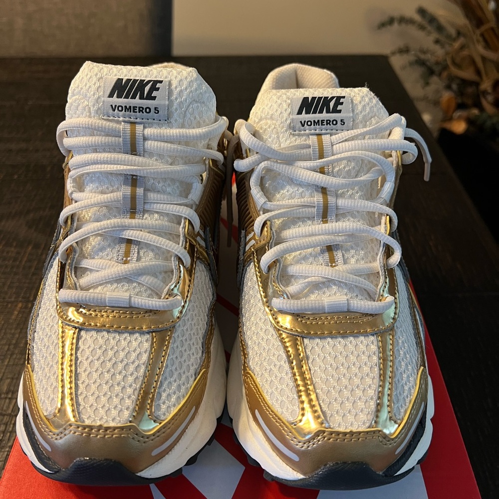Nike Vomero 5